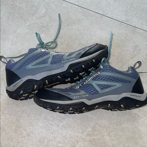 Columbia hiking shoes